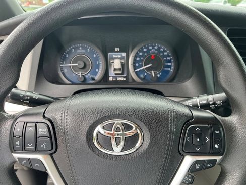 Used 2020 Toyota Sienna LE AWD/4WD image 33