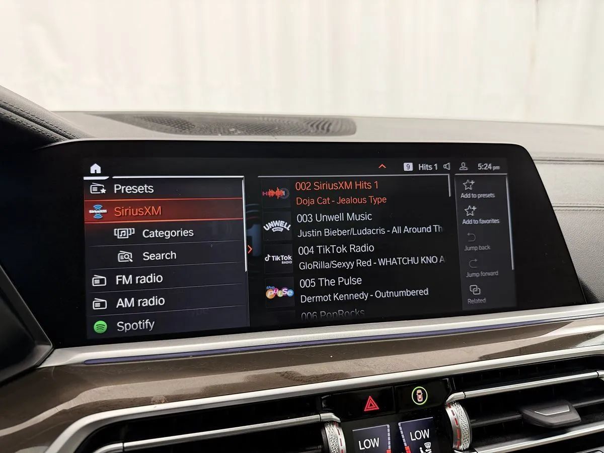 Used 2022 BMW X5 xDrive40i AWD/4WD image 30