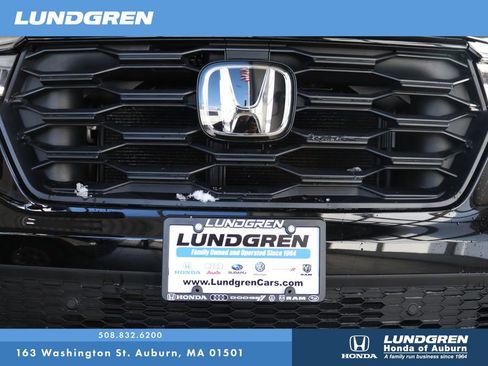 Used 2025 Honda Pilot Sport image 33