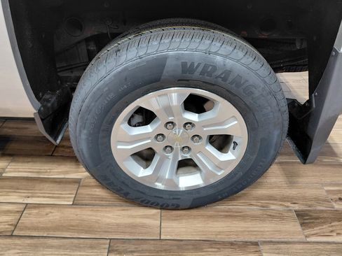 Used 2018 Chevrolet Silverado 1500 LT w/ All Star Edition AWD/4WD image 10