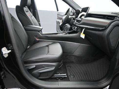 New 2026 Jeep Compass Trailhawk image 18