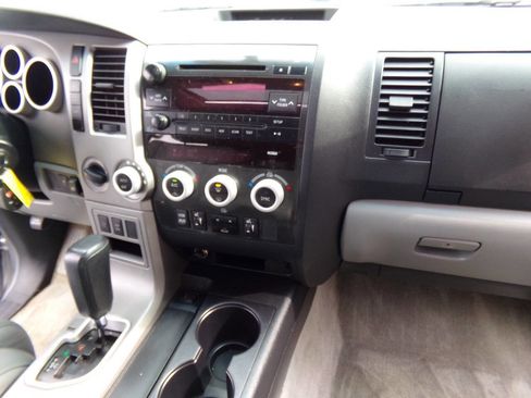Used 2011 Toyota Sequoia SR5 w/ Premium Pkg AWD/4WD image 30