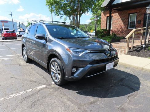 Used 2018 Toyota RAV4 Limited w/ Advanced Technology Package image 11