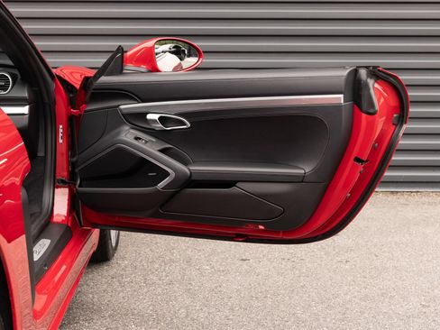 Certified 2025 Porsche 718 Boxster RWD image 28
