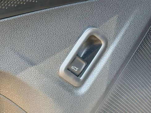 Used 2026 Volkswagen Tiguan SE AWD/4WD image 30
