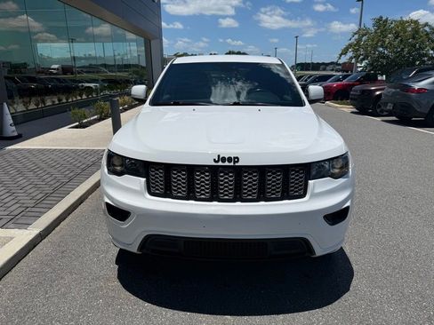 Used 2022 Jeep Grand Cherokee Laredo X RWD image 2