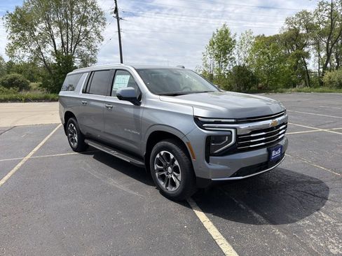 New 2026 Chevrolet Suburban LT w/ Comfort Package AWD/4WD image 3
