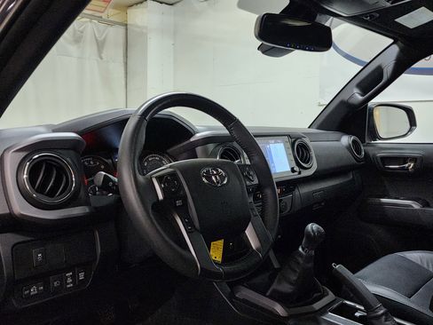 Used 2022 Toyota Tacoma TRD Off-Road w/ TRD Premium Off Road Package image 12