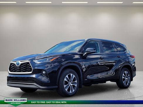 Used 2023 Toyota Highlander XLE AWD/4WD image 8
