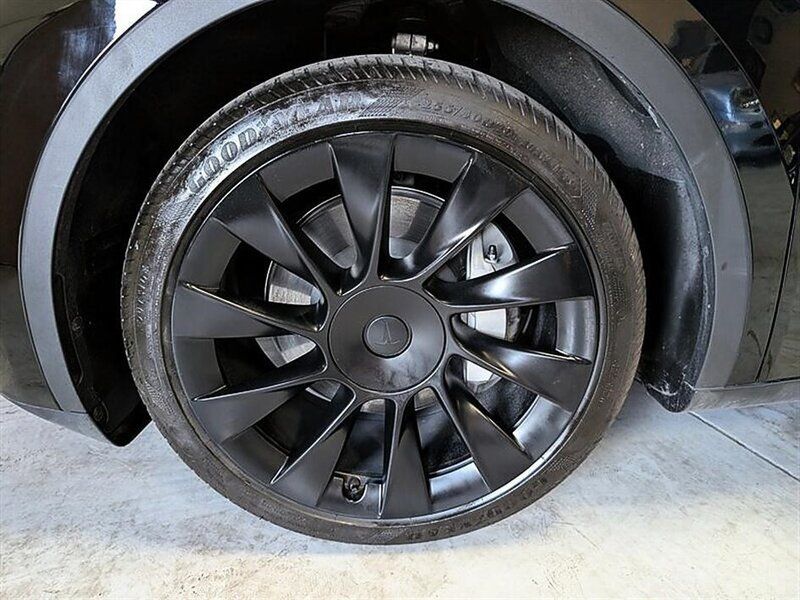 Used 2023 Tesla Model Y Long Range AWD/4WD image 15