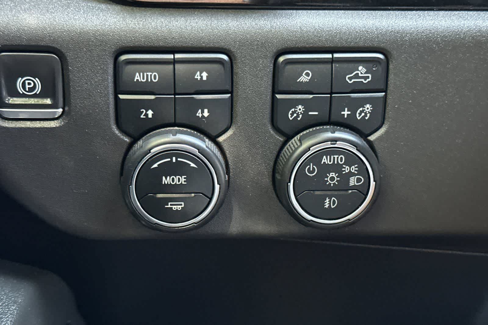 Used 2023 Chevrolet Silverado 1500 High Country w/ High Country Premium Package AWD/4WD image 32