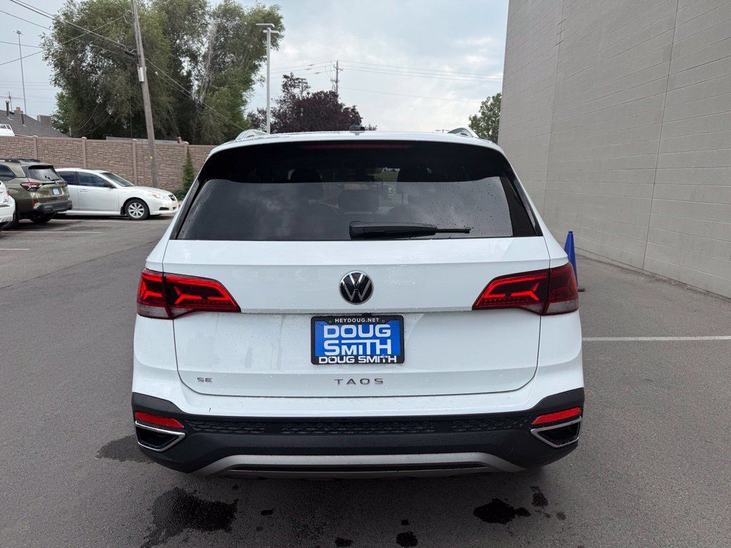 Used 2022 Volkswagen Taos SE w/ IQ.Drive SE Package FWD image 4