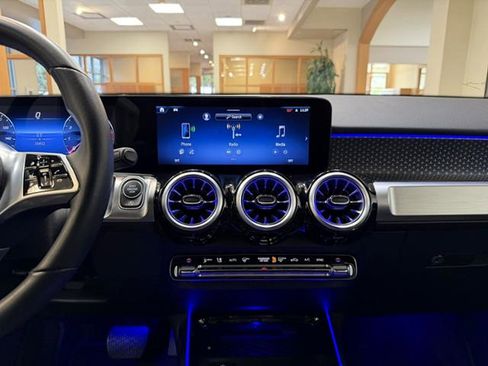 Used 2025 Mercedes-Benz GLB 250 image 14