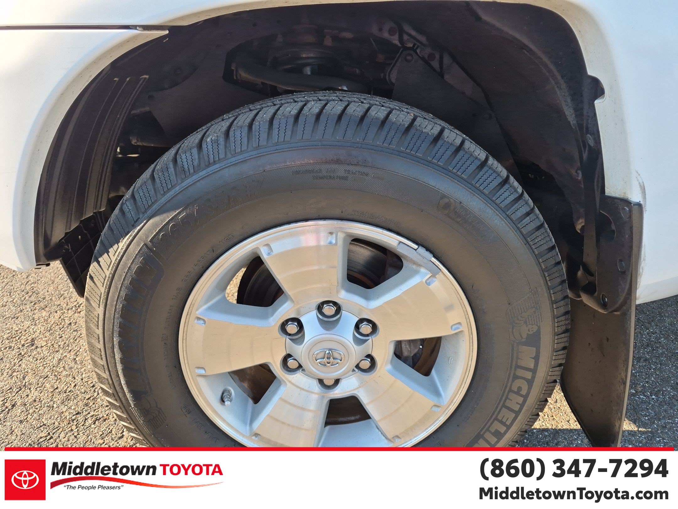 Used 2015 Toyota Tacoma 4x4 Access Cab V6 w/ TRD Sport Package image 9