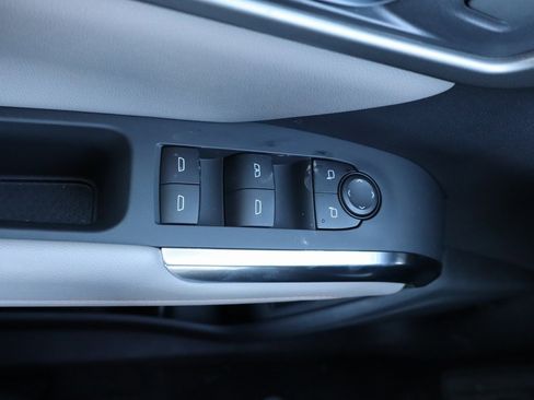 Used 2025 Chevrolet Traverse LT w/ Driver Confidence Package image 21