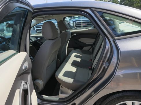 Used 2014 Ford Focus SE FWD image 26