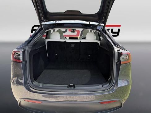 Used 2023 Tesla Model Y 2WD image 18