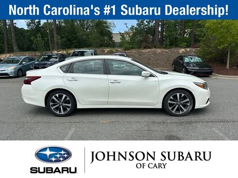 Used 2017 Nissan Altima 2.5 SR FWD image 3