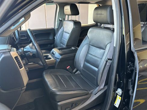 Used 2017 GMC Sierra 2500 Denali w/ Duramax Plus Package AWD/4WD image 18
