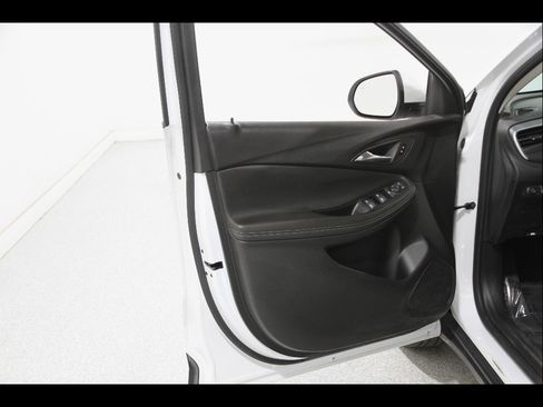 Certified 2024 Buick Encore GX Preferred FWD image 4