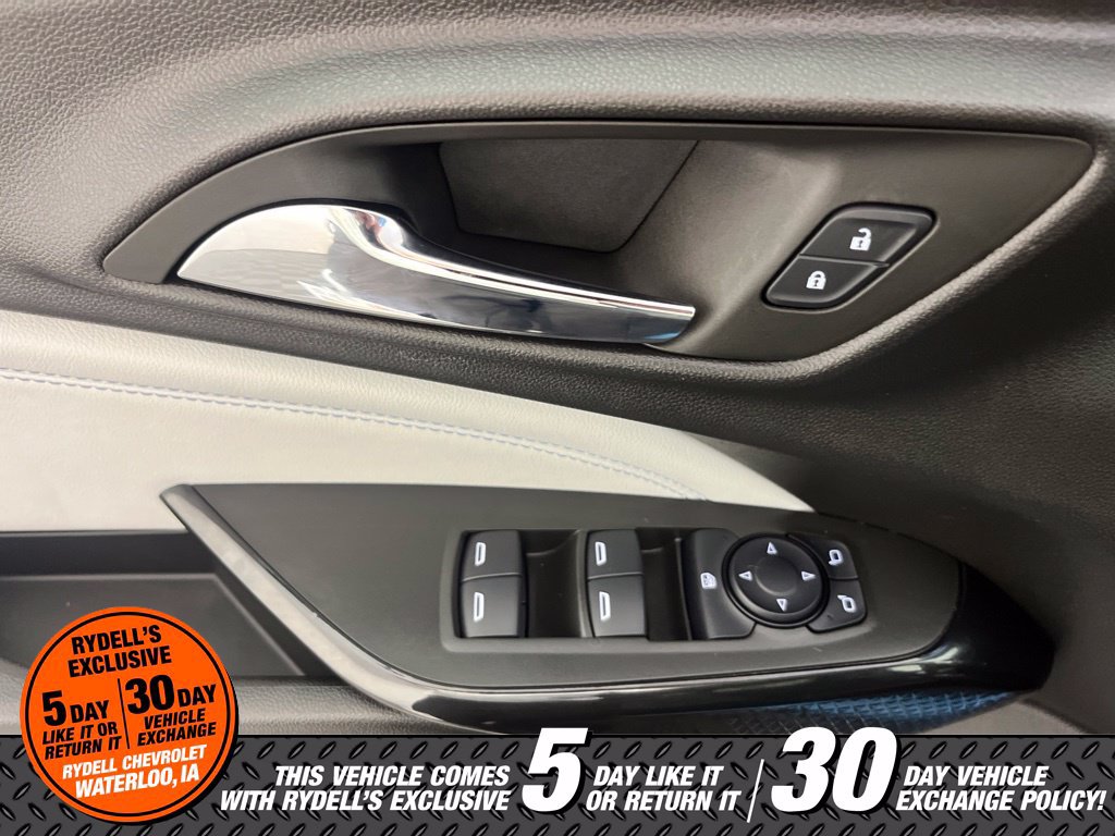 Used 2025 Chevrolet Trax LT w/ Sunroof Package FWD image 23