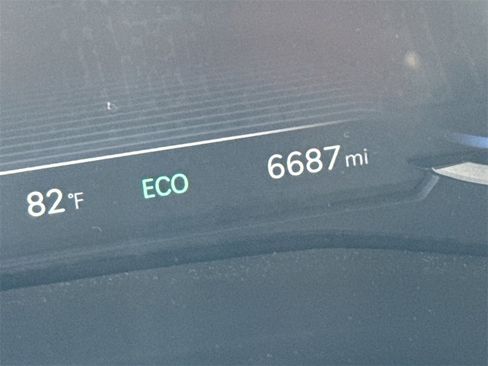 Used 2025 Genesis G70 2.5T image 27