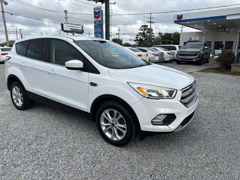 Used 2017 Ford Escape SE image 5