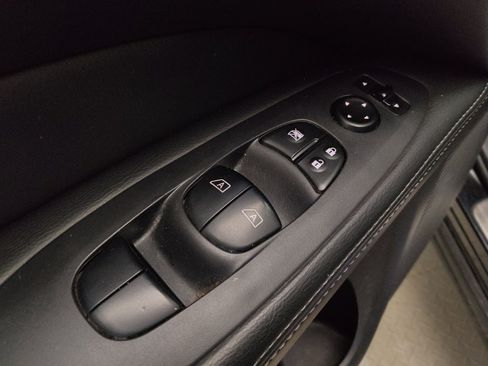 Used 2017 Nissan Pathfinder Platinum w/ Family Entertainment Package FWD image 27