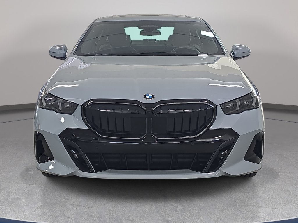 Used 2026 BMW 530i w/ M Sport Package RWD image 3