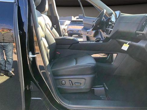 New 2025 Nissan Pathfinder SL image 10