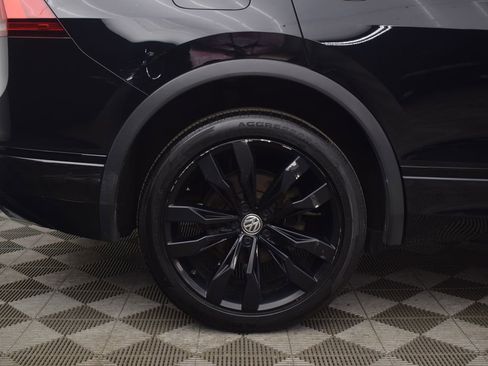 Used 2021 Volkswagen Tiguan SE R-Line image 34