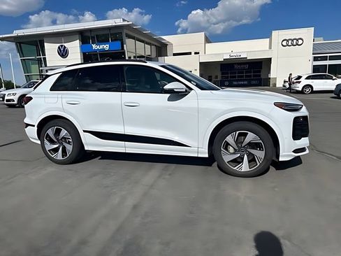 Used 2025 Audi Q6 e-tron Premium Plus w/ Premium Plus AWD/4WD image 2