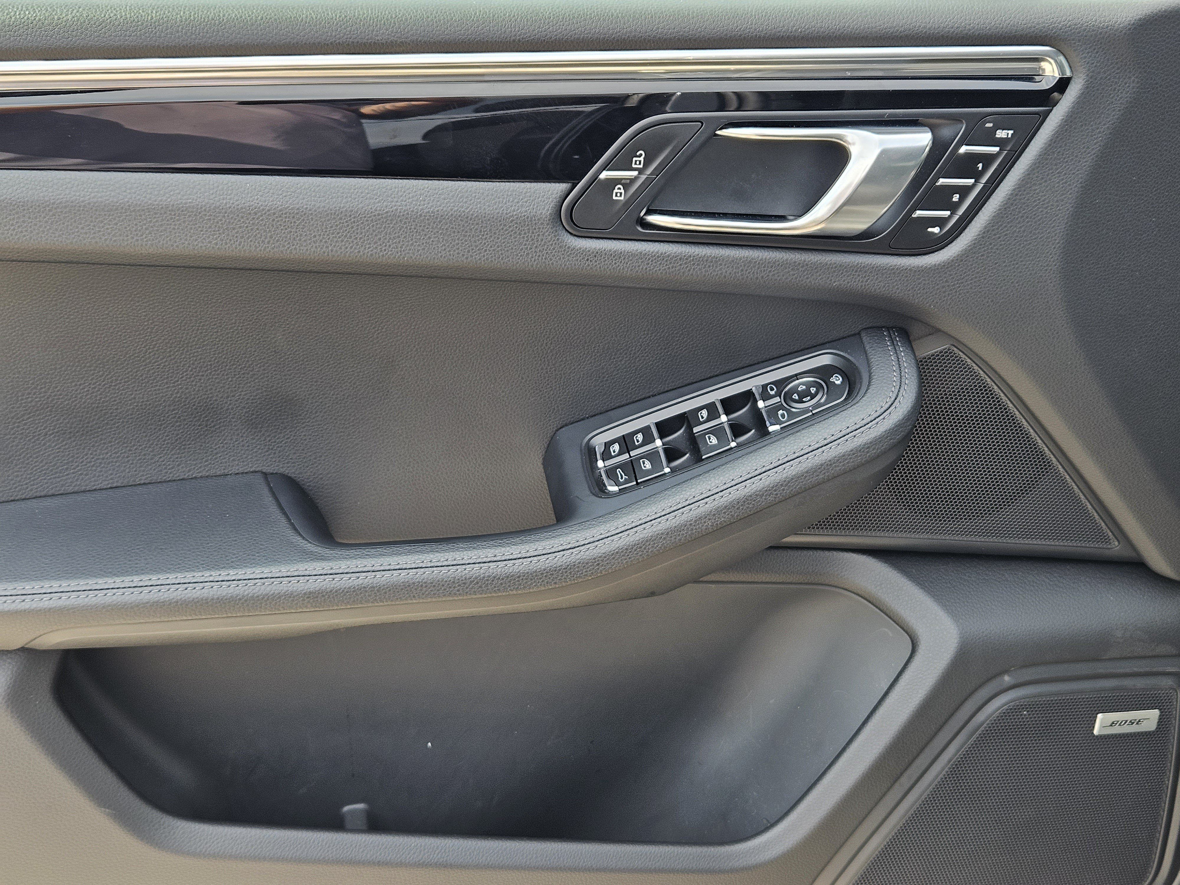 Certified 2026 Porsche Macan AWD/4WD image 22