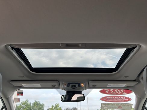 Certified 2025 Toyota Sienna XLE FWD image 21