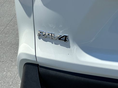 Used 2021 Toyota RAV4 XLE Premium image 26