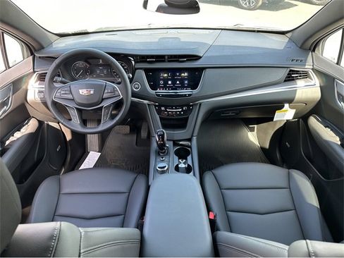 New 2025 Cadillac XT5 Luxury image 4