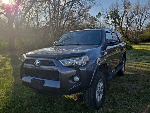 Used 2016 Toyota 4Runner SR5 image 1