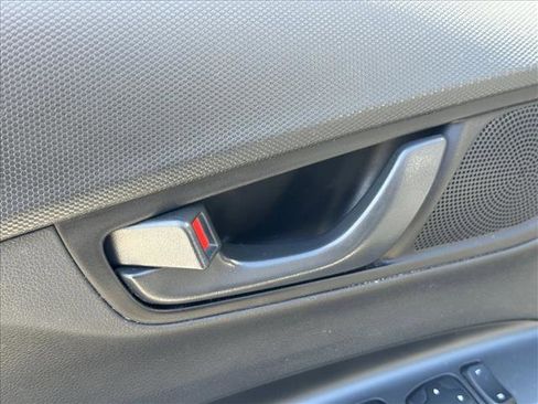 Used 2023 Hyundai Kona SE w/ Cargo Package image 17