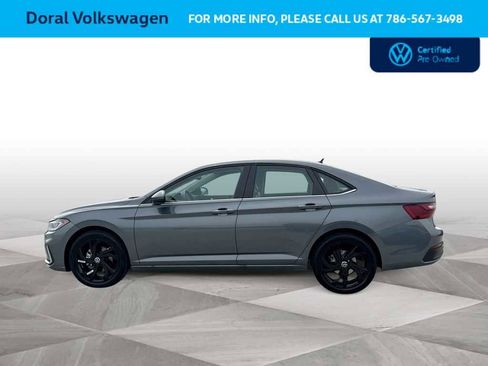 Used 2025 Volkswagen Jetta SE image 5