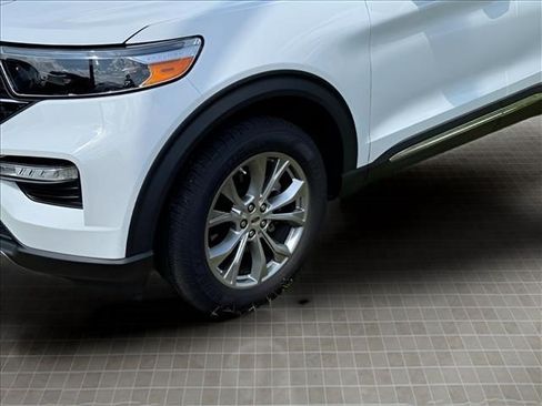 Used 2020 Ford Explorer XLT w/ Equipment Group 202A AWD/4WD image 5