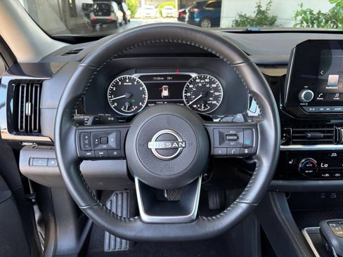 Used 2025 Nissan Pathfinder SV FWD image 25