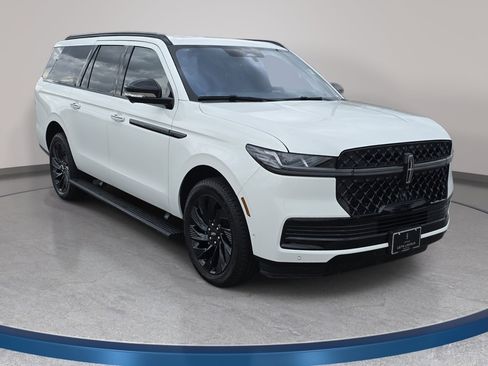 New 2025 Lincoln Navigator L Reserve w/ Jet Appearance Package AWD/4WD image 3