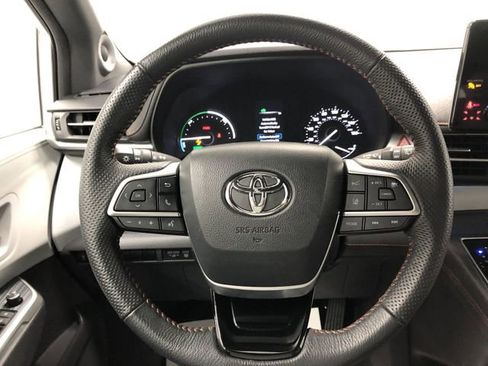 Used 2023 Toyota Sienna XSE w/ XSE Plus Package AWD/4WD image 17