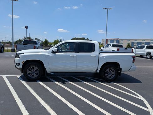 Used 2025 Nissan Frontier SV w/ SV Convenience Package RWD image 6