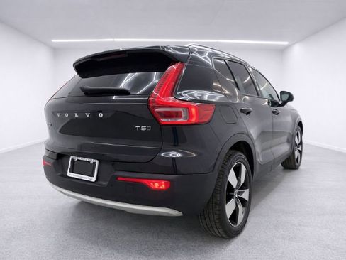 Used 2019 Volvo XC40 T5 Momentum image 3