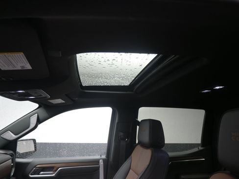 Used 2024 Chevrolet Silverado 1500 High Country w/ High Country Premium Package image 14