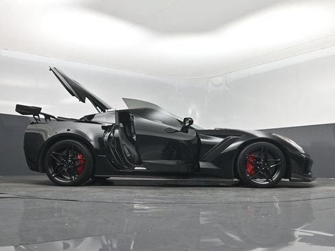 Used 2019 Chevrolet Corvette ZR1 RWD image 7