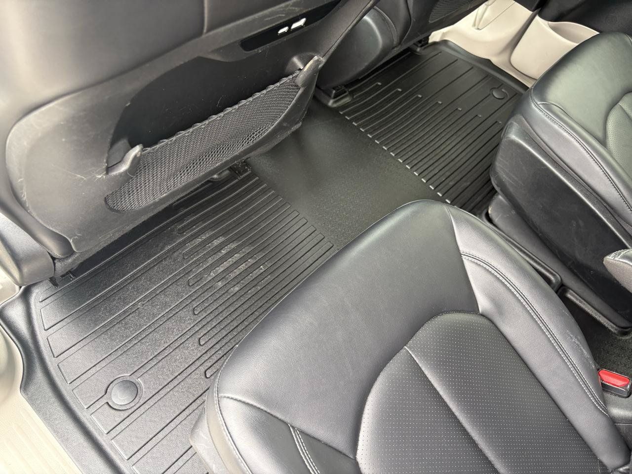 Used 2024 Chrysler Pacifica Limited FWD image 33