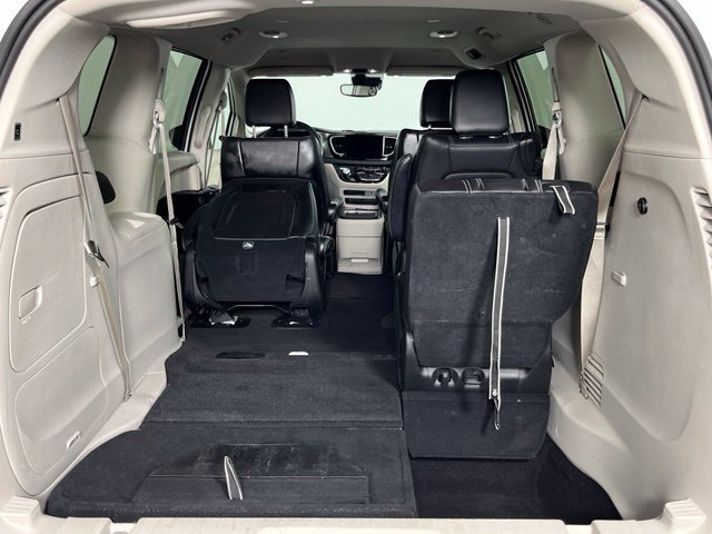 Used 2023 Chrysler Pacifica Touring-L FWD image 24