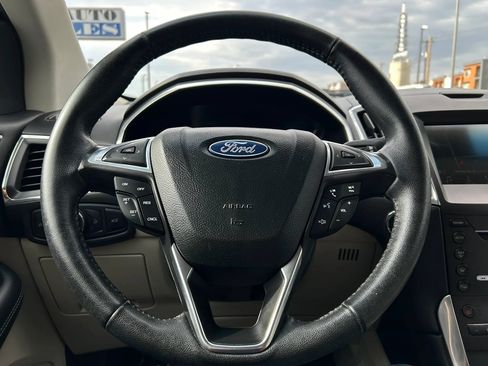 Used 2018 Ford Edge Titanium w/ Technology Package AWD/4WD image 9